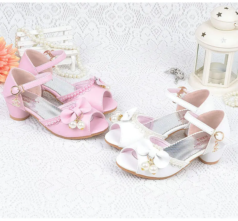 Роскошные летние детские сандалии принцессы для девочек; кожаные туфли с жемчужной цепочкой; сандалии на высоком каблуке с бантом; Kerea style