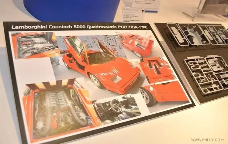 Countach 5000 Quattrovalvole 1/24 модель автомобиля 01155