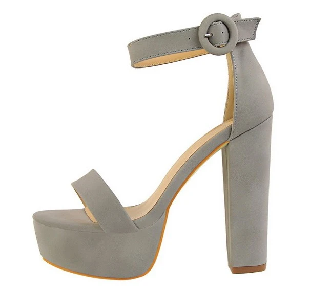 Vanessas 5-flower charm necklace – stylish stainless steel choker for women – high quality jewelry gift for parties Vanessas 5-flower charm necklace – stylish stainless steel choker for women – high quality jewelry gift for parties