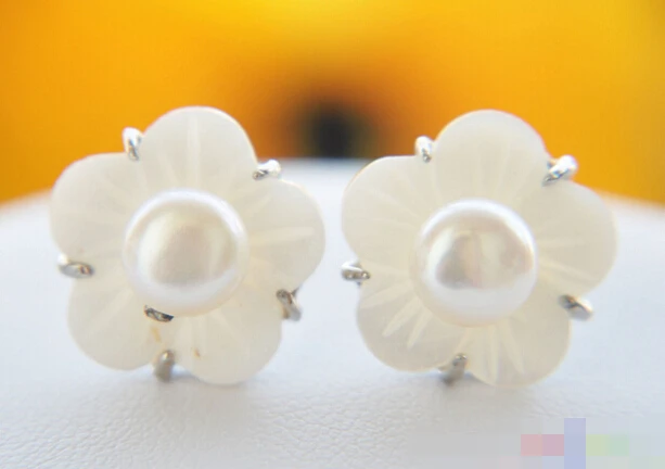 

FREE SHIPPING>>> free shipping 12768 SHELL FLOWER WHITE FRESHWATER PEARL STUD EARRING