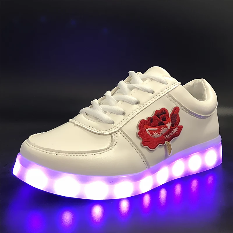 7ipupas евро 30-44 Сделай Сам светодиодные светящиеся кроссовки для мальчиков/девочек вышитые наклейки светящиеся кроссовки