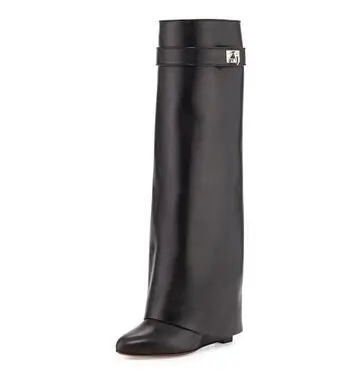 Prova Perfetto/модные сапоги до колена из натуральной кожи, с ремешком и акулой, с острым носком, в байкерском стиле, на танкетке, на высоком каблуке - Цвет: black 1