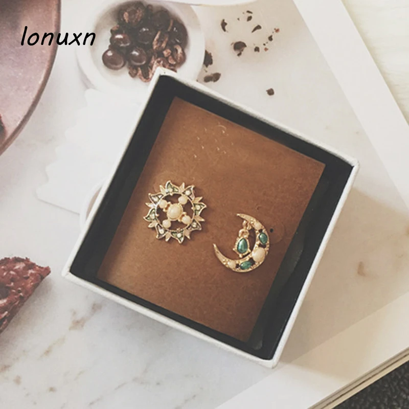 

2cm cute zinc alloy Korea retro Sun Moon Stars stud earrings jewelry vintage woman Dinner retro court style girls lovers gift