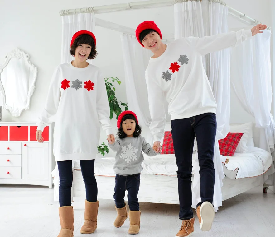 Семейные Рождественские свитера с капюшоном; одежда для мамы и меня; одежда для мамы и дочки с принтом снежинки; одинаковые комплекты для семьи - Цвет: 1