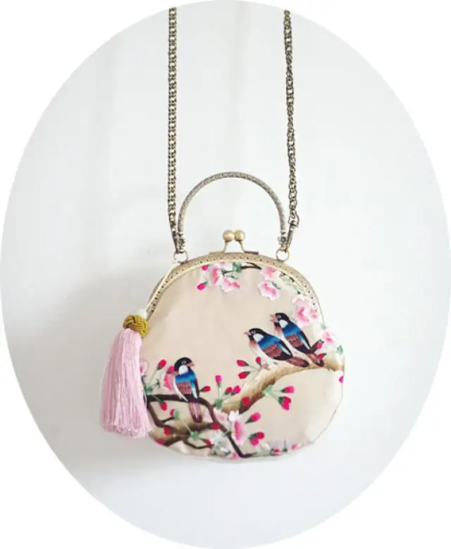 Angelatracy ограниченное Количество сумка Для женщин сумка ручной работы из шелка с цветочной вышивкой Сумочка птица лотоса мини Дамская сумочка с кисточкой - Цвет: 2