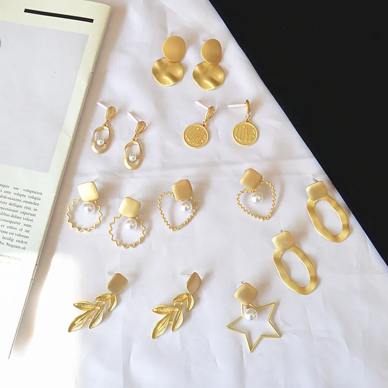 

2019 Korean fashion geometric round long pearl dangle earrings personality love heart gold matt metal earrings women jewelry