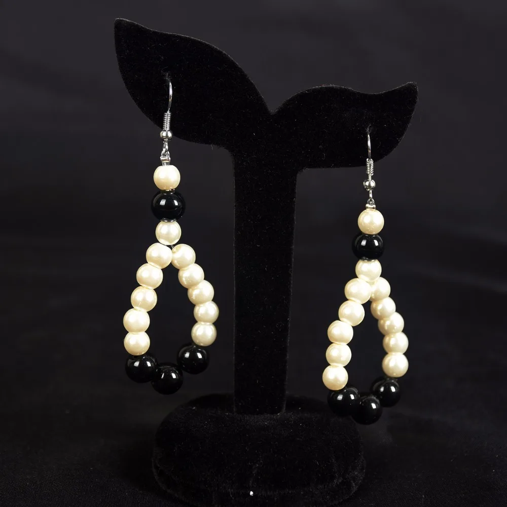 

Simple pearl earrings, black pearl earrings, white pearl earrings, round pearl earrings.