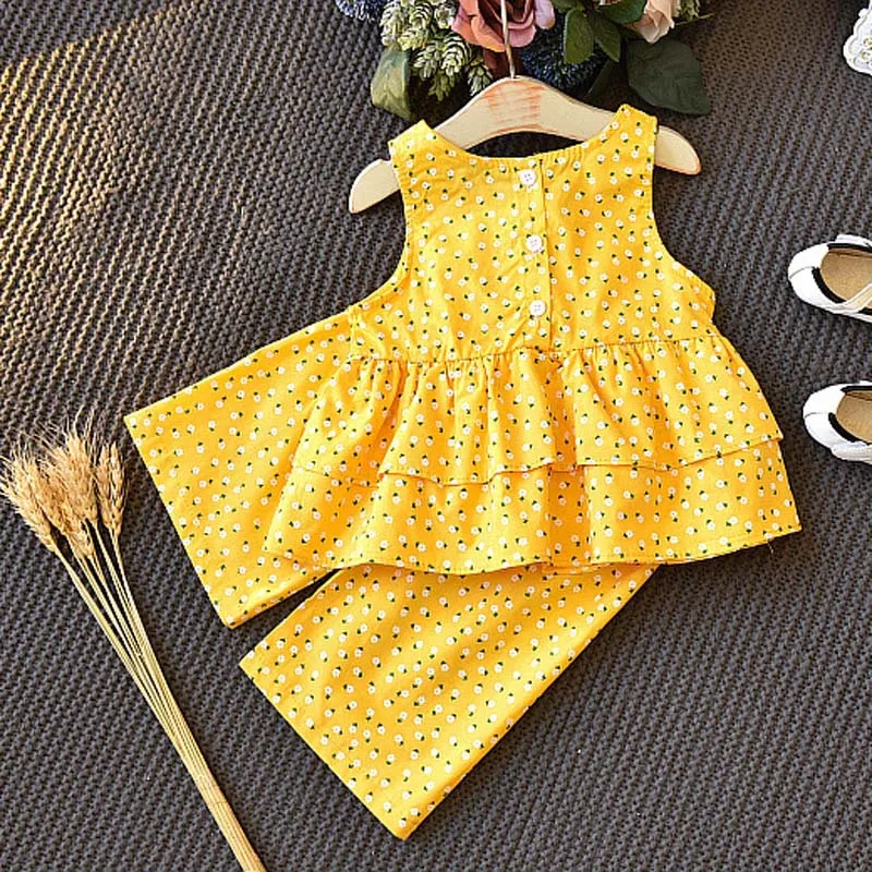 Летние желтые комплекты одежды для девочек Одежда для маленьких детей футболка без рукавов с принтом+ укороченные штаны два костюма 3, 4, 5, 6, 7, 8 лет