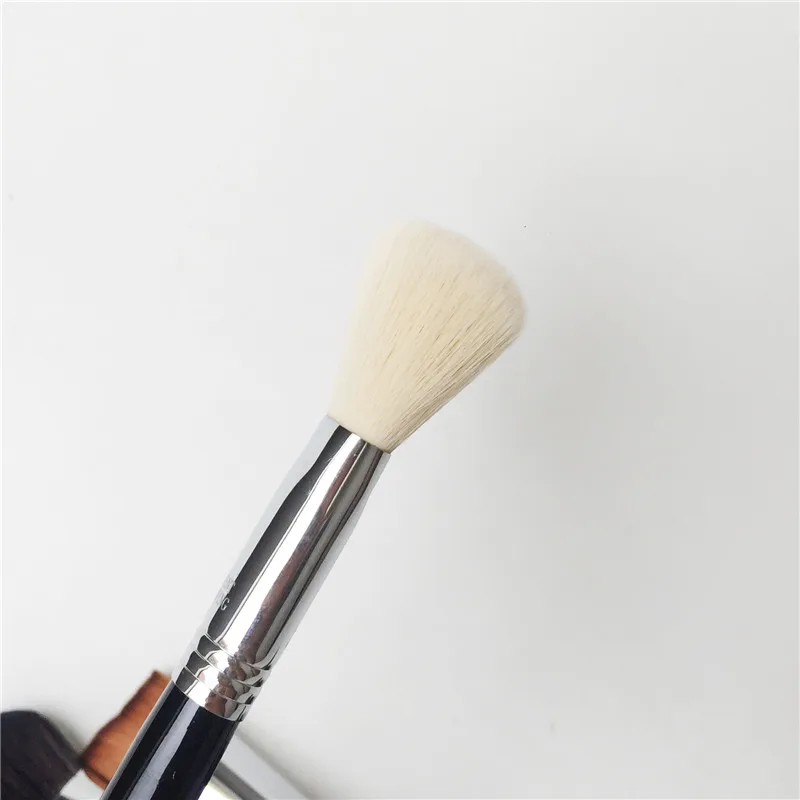 Sigma F40 Large Angled Contour Brush _ 2