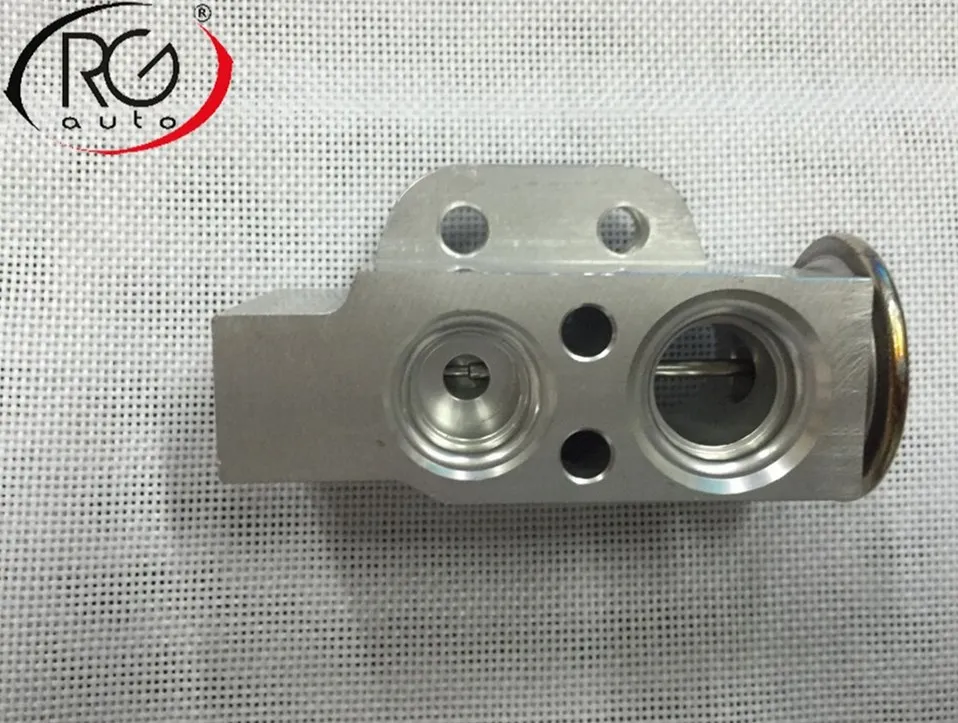 Auto AC expansion valve 1KD 820 679