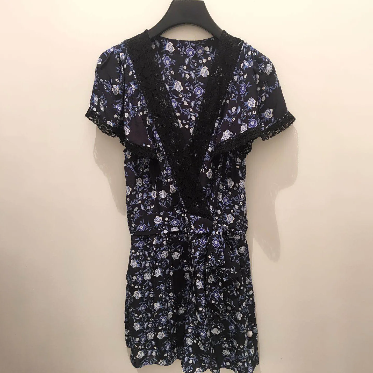 

2019 Spring and Summer New Lace V Collar Printed Sleeved Style Women's Collar Lace Straight Casual Pants Women