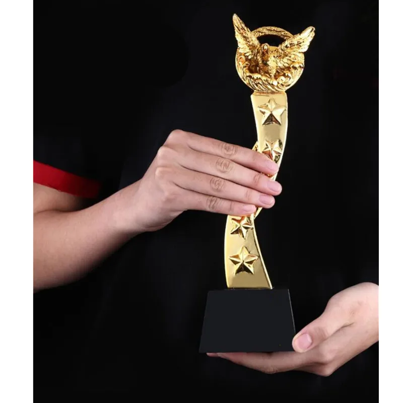 

Creative Silver Hawk Pedestal Trophy Gold-plated Resin Trophy Custom Company Award Trophy Production Can Be Lettering M1573