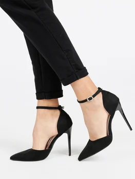 

Black Pumps with ankle strap