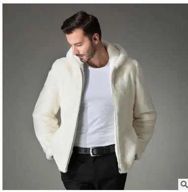 casaco branco homem