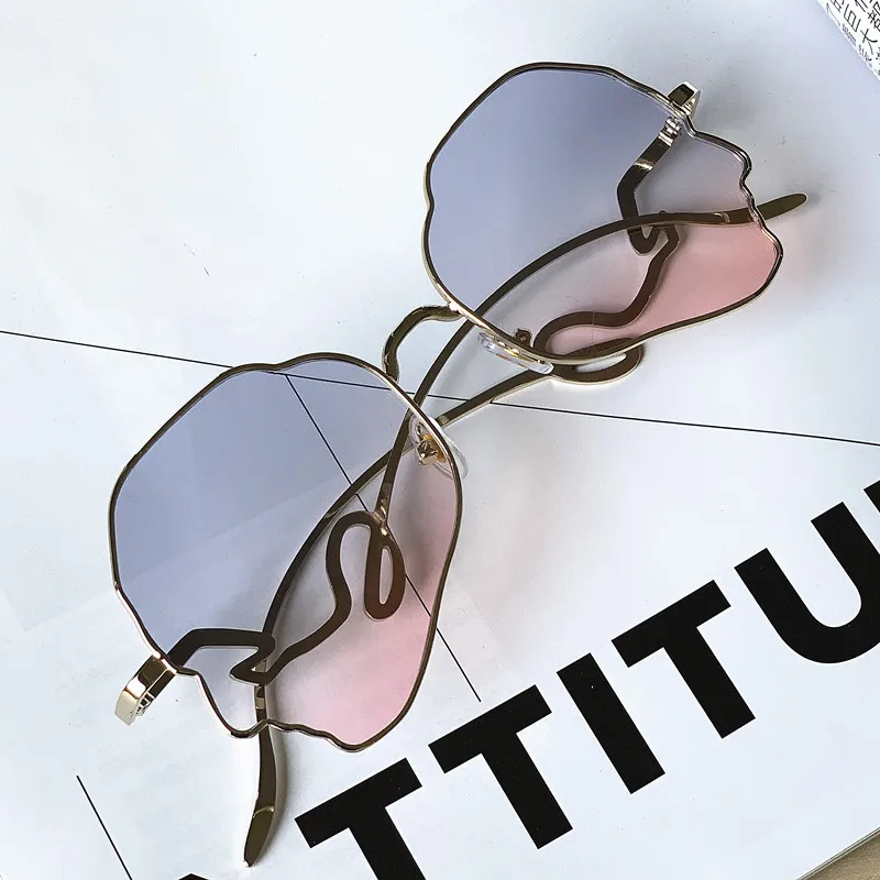 

Ladies Vintage Steampunk Sunglasses Unique Head Shape Metal Frame Butterfly Shades Women Men Tea Champagne Sun Glasses Men