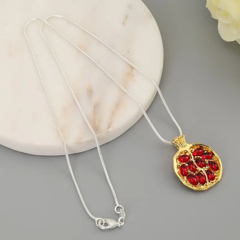 

Vintage Fruit Pomegranate Pendants Necklaces Red Garnet Natural Stone Necklace For Women Personality Jewelry Birthday Gifts