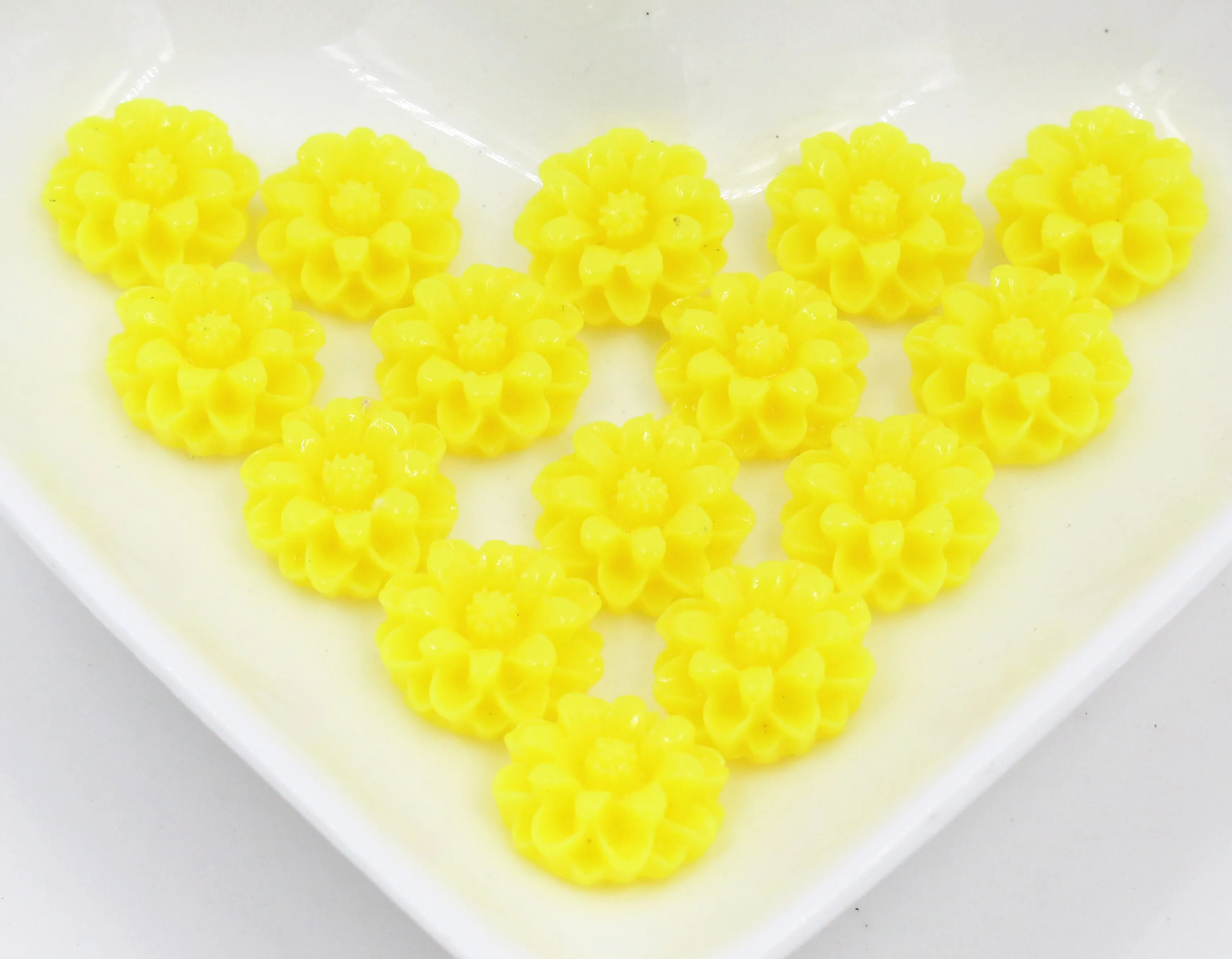 

New Fashion 40pcs 12mm Yellow Color Flat Back Resin Flower Cabochons Cameo G6-01