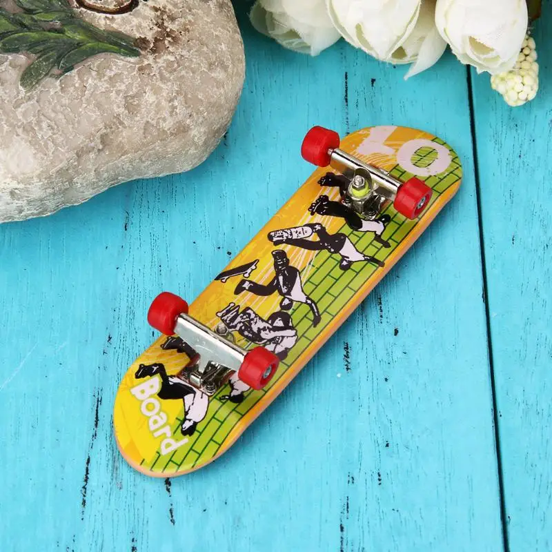 Plastic Mini Finger Skateboarding Fingerboard Toys Finger Scooter Skate Boarding Classic Chic Game Boys Desk Toys w/ Mini Tools