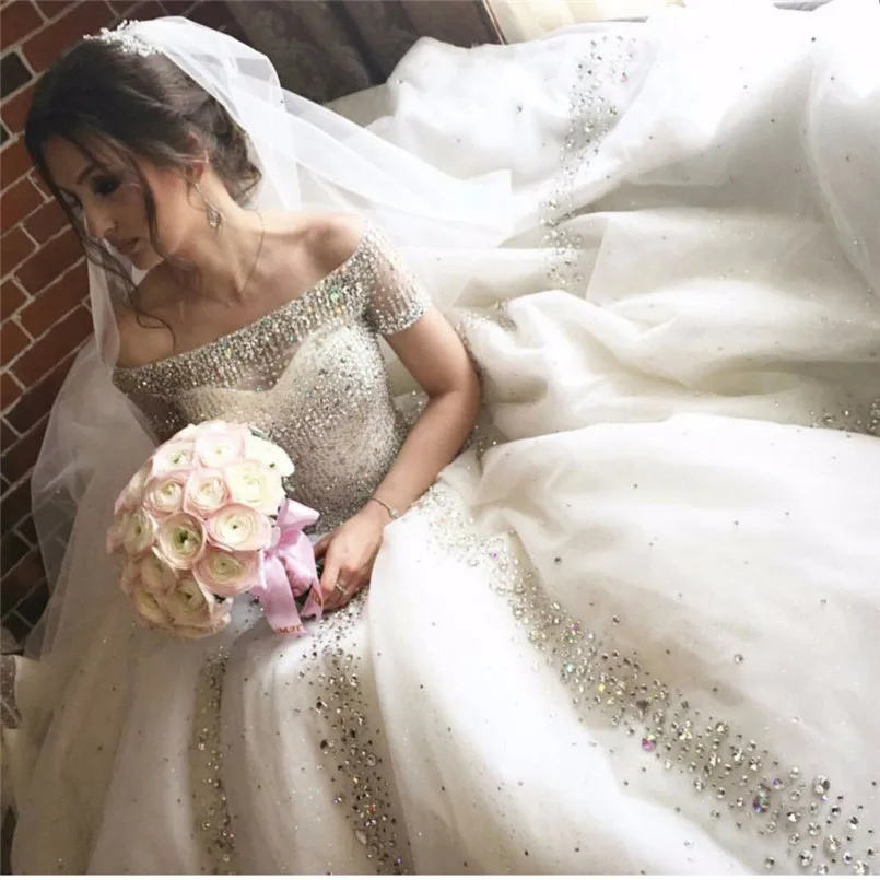 

Beaded Off The Shoulder Luxury Ball Gown Wedding Dress Short Sleeves Boat Neck 2019 Shiny Organza Muslim Bridal Dress