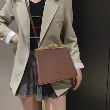 The new wave of 2019 spring Korean net red black bag women's simple messenger bag shoulder bag The new wave of 2019 spring Korean net red black bag women's simple messenger bag shoulder bag