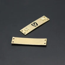 Высококачественная женская одежда золотые металлические тисненые этикетки на заказ ручной работы Пришивные бирки для одежды 1,1*4,2 см маленькие этикетки для одежды