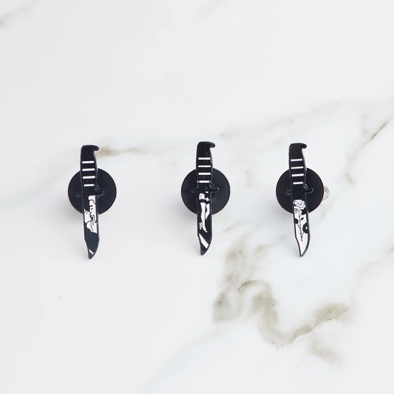 

Tiny Black Dagger Knife Pin Rose Women's legs Kissing lovers Brooch for Women Men Enamel Coat T-shirt Lapel Pins Gothic Jewelry