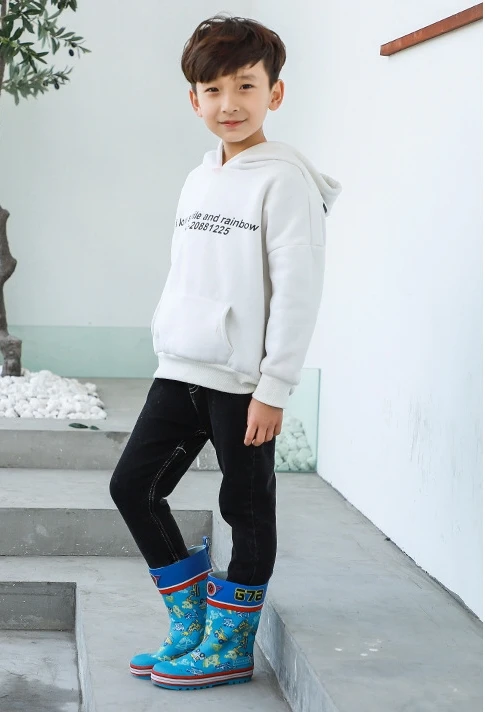Модная новая детская непромокаемая обувь из натурального каучука для мальчиков, дождевые сапоги, обувь с рисунками, противоскользящая обувь на входе