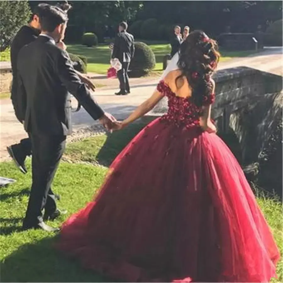 2018-burgundy-ball-gown-quinceanera-dress-off-shoulder-ruffles-lace-applique-3d-flowers-puffy-long-sweet-16-prom-evening-gowns-wear-vestidos.webp (1)_