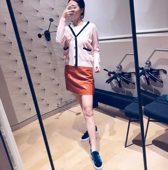 

2019 Spring and Summer Casual Style Button Pocket V-neck Knit Cardigan Winter Sweater Women