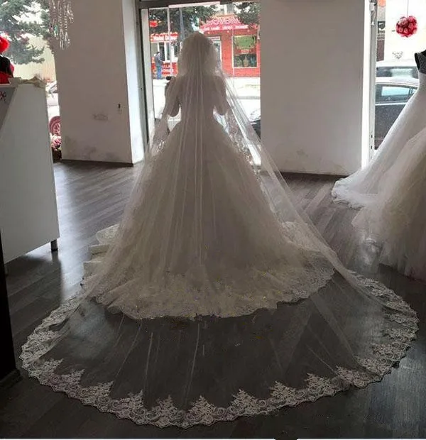 2017-high-neck-muslim-lace-wedding-dresses-long-sleeves-covered-button-court-train-bridal-gowns-vestidos-de-novia (1)_