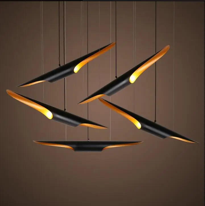 

Metal industrial wind double head oblique aluminum straight bar bar restaurant fashion bamboo chandelier, material: aluminum.