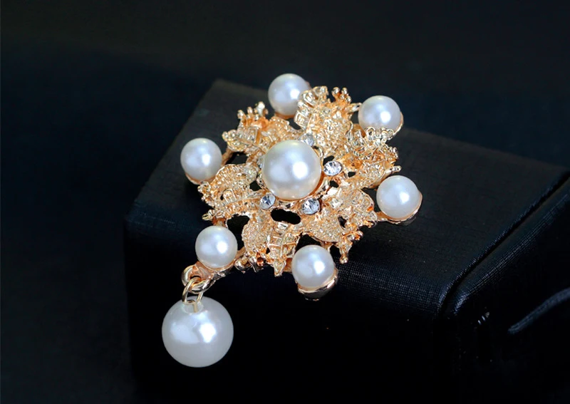 NIUYITID Korean Fashion Imitation Pearl Flower Brooch Gold Color Bridesmaid Dress Pins Women Broches 5 Colors  (11)