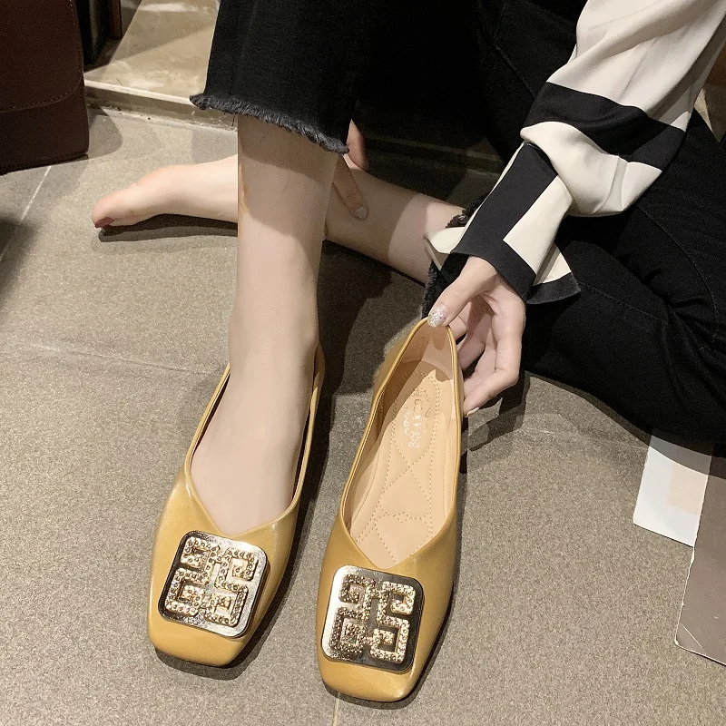 

2019 Spring Designer Leather Women's Flats Shiny Crystal Sign Soft Leather Slip in Square Toe Boat Shoes Women