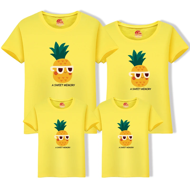 

Family look matching t-shirts father and son tops pineapple print mother daughter tees short sleeve mom dad baby family clothing