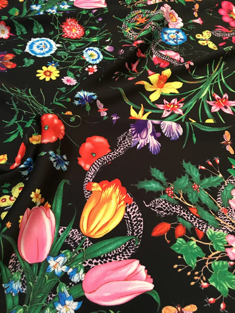 Подкладочная ткань с принтом. Стрейч-атлас с принтом. Ткань атлас с принтом. Ткань атлас с принтом. Шелковая ткань.