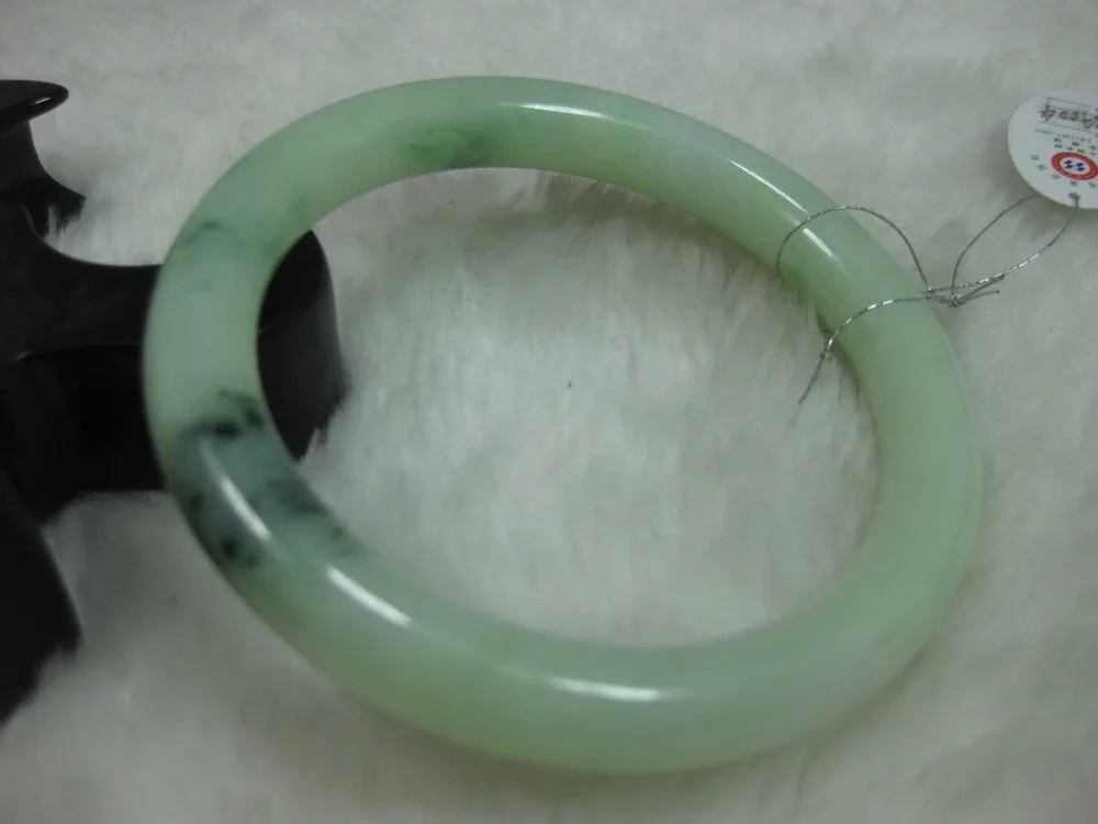 

01834 NATURE BEAUTIFUL LIGHT GREEN JADE JADEITE BRACELET BANGLE