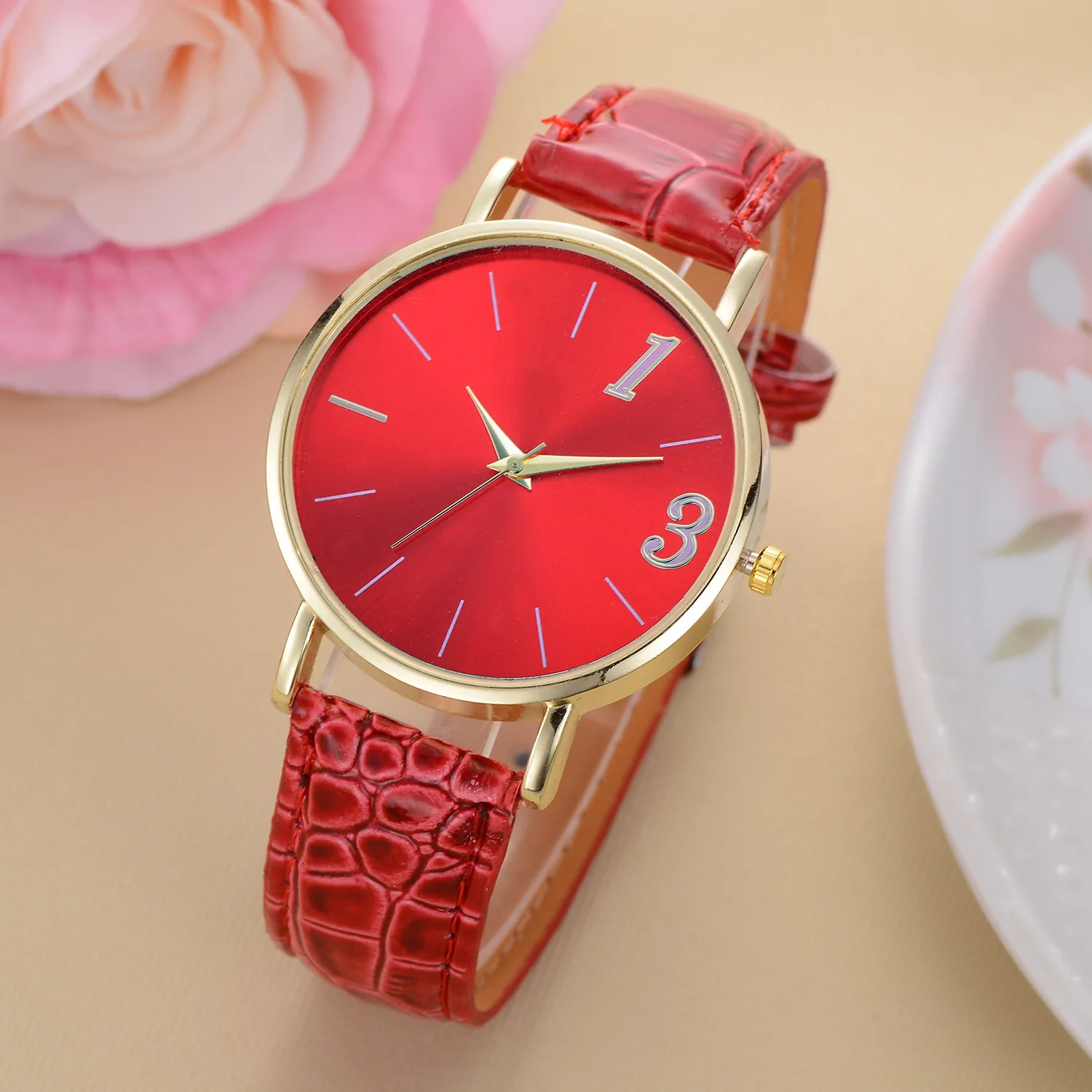 New Fashion Ultrathin Women Watches Luxury Golden Leather Ladies Watch