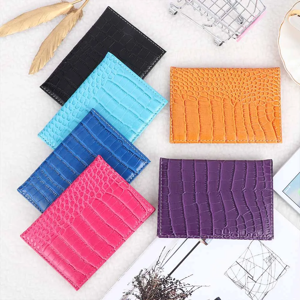 

2019 New Crocodile Pattern Passport Cover small Card Holder Unisex Travel Passport Holder Leather Passport Case Women and Men