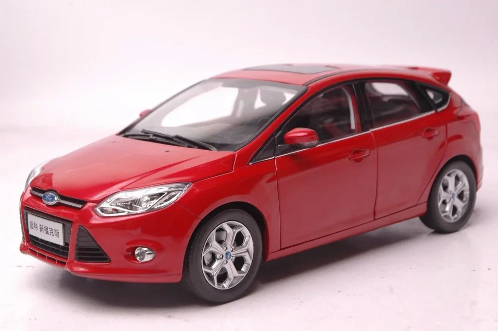 1:18 литая модель для Ford Focus 2012 красный хэтчбек игрушечный автомобиль миниатюрная Коллекция подарков Фристайл