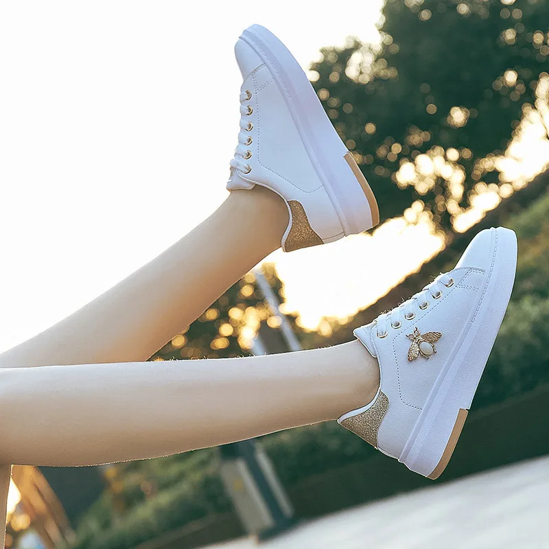 SEGGNICE/Повседневная обувь; Новинка года; Модные женские кроссовки на платформе; белая женская обувь; дышащая обувь из искусственной кожи с принтом пчелы и кристаллами