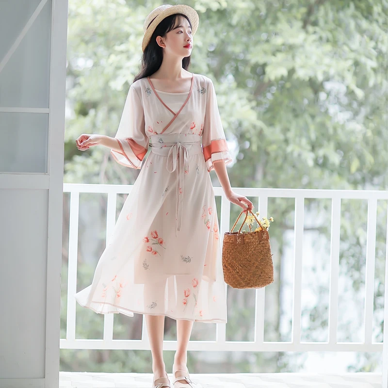

The small pure and fresh and the new summer 2019 tender floral fashion collocation