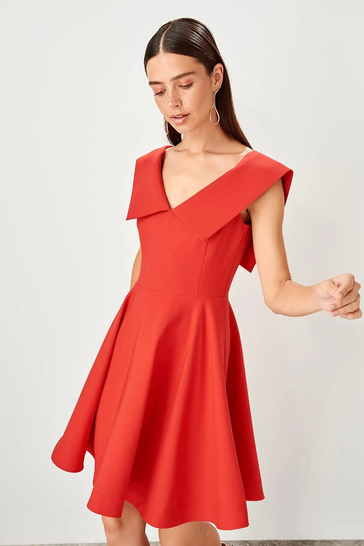 

Trendyol Red Collar Detail Dress TPRAW19BB0652