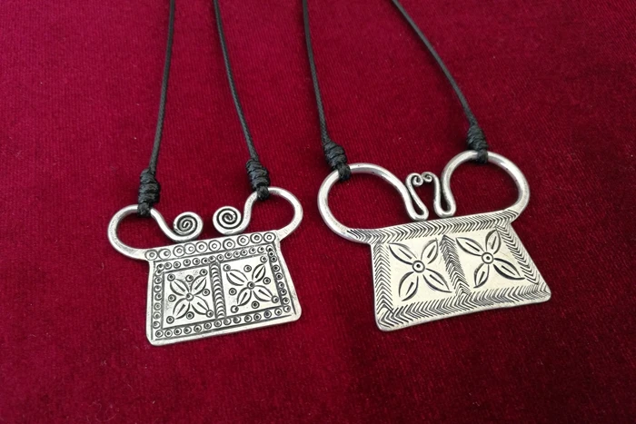 Guizhou-Miao-Ethnic-Jewelry-Handmade-Miao-Silver-Necklace-Pendant-Necklace-Chain-Character-Engraving-Lock