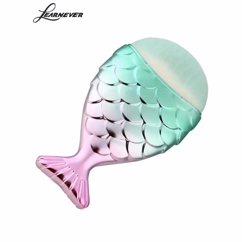 

1pcs Cosmetic Fish Scale Makeup Brush Fishtail Bottom Blusher Brush Face Powder Brush Makeup Brush