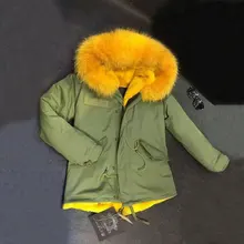 Женское зимнее пальто из искусственного меха темно-желтого цвета со съемным воротником из меха енота