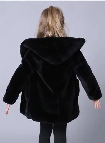 zwarte jas met nepbont zwarte jas met nepbont