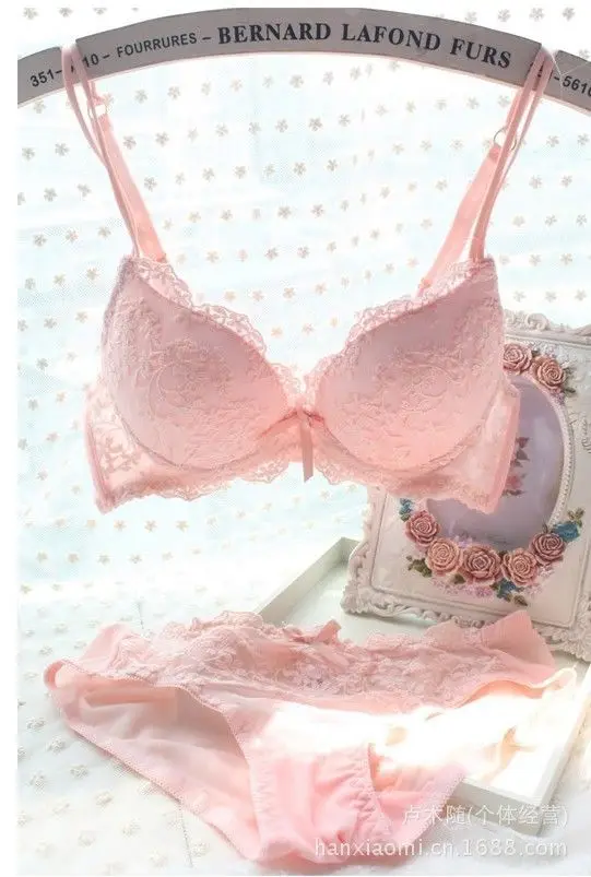 

2017 New 2Pcs Women Bras Push Up Sexy Top Lace Adjustable Bra and Knicker Sets Gorgeous Underwear Lingerie Fashion 32-36 B