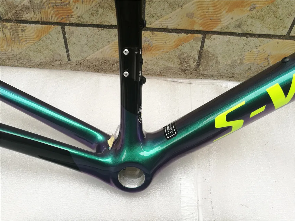 

2019 Chameleon Shiny Coated Carbon Road Frame Compatible with DI2 Electronic Transmission Free Shipping use 25mm/28mm Tires