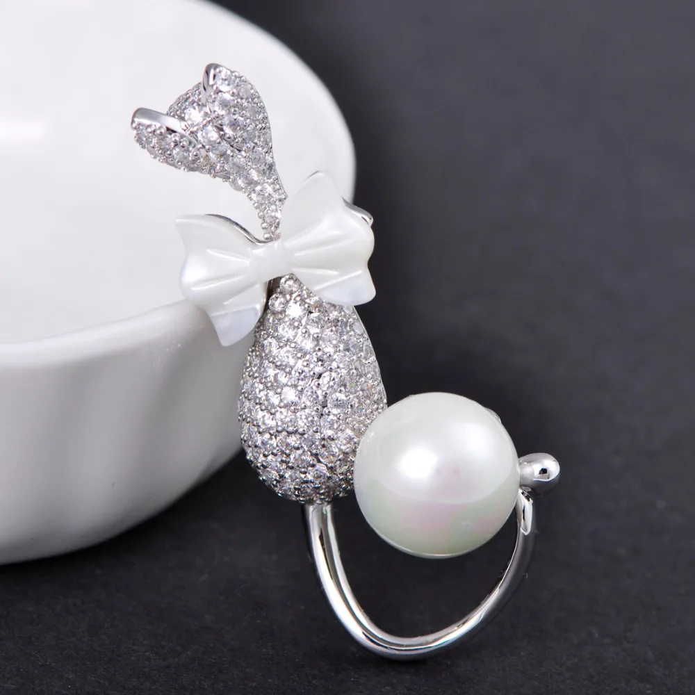 Blucome Exquisite Cat Brooch Cubic Zircon Animal Jewelry Women Girls Sweater Collar Pins Banquet Gathering Accessories Presents