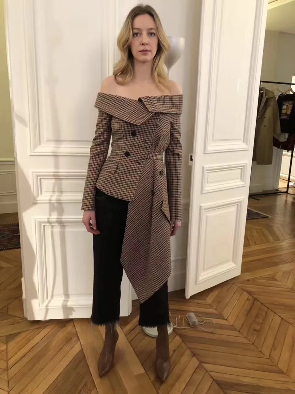 European Early Autumn New Women Irregular Cut Flanged Single Collar Shoulders Waist Checked Suit Jacket Fashion Lattic coats European Early Autumn New Women Irregular Cut Flanged Single Collar Shoulders Waist Checked Suit Jacket Fashion Lattic coats